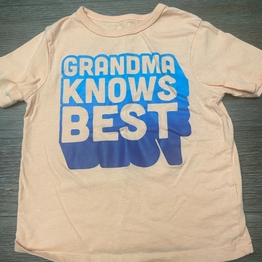 The Children’s Place “ Grandma Knows Best” child shirt sleeve graphic t-shirt 2T